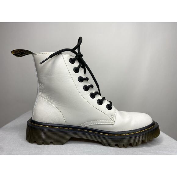 Dr. Martens Luana Combat Boots White Leather Women's 6 Lace Up 7 Eye Grunge Boho - Picture 2 of 10